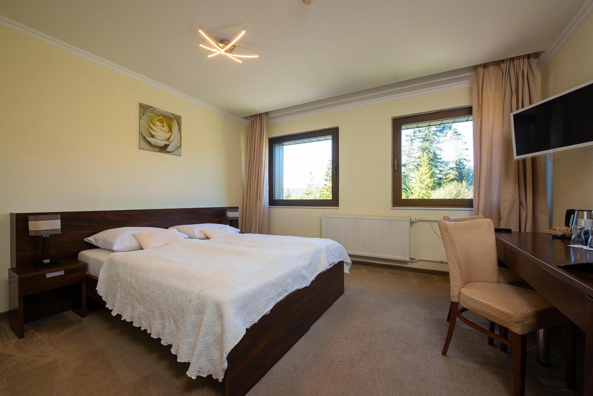 President Hotel Montfort Ждяр Экстерьер фото