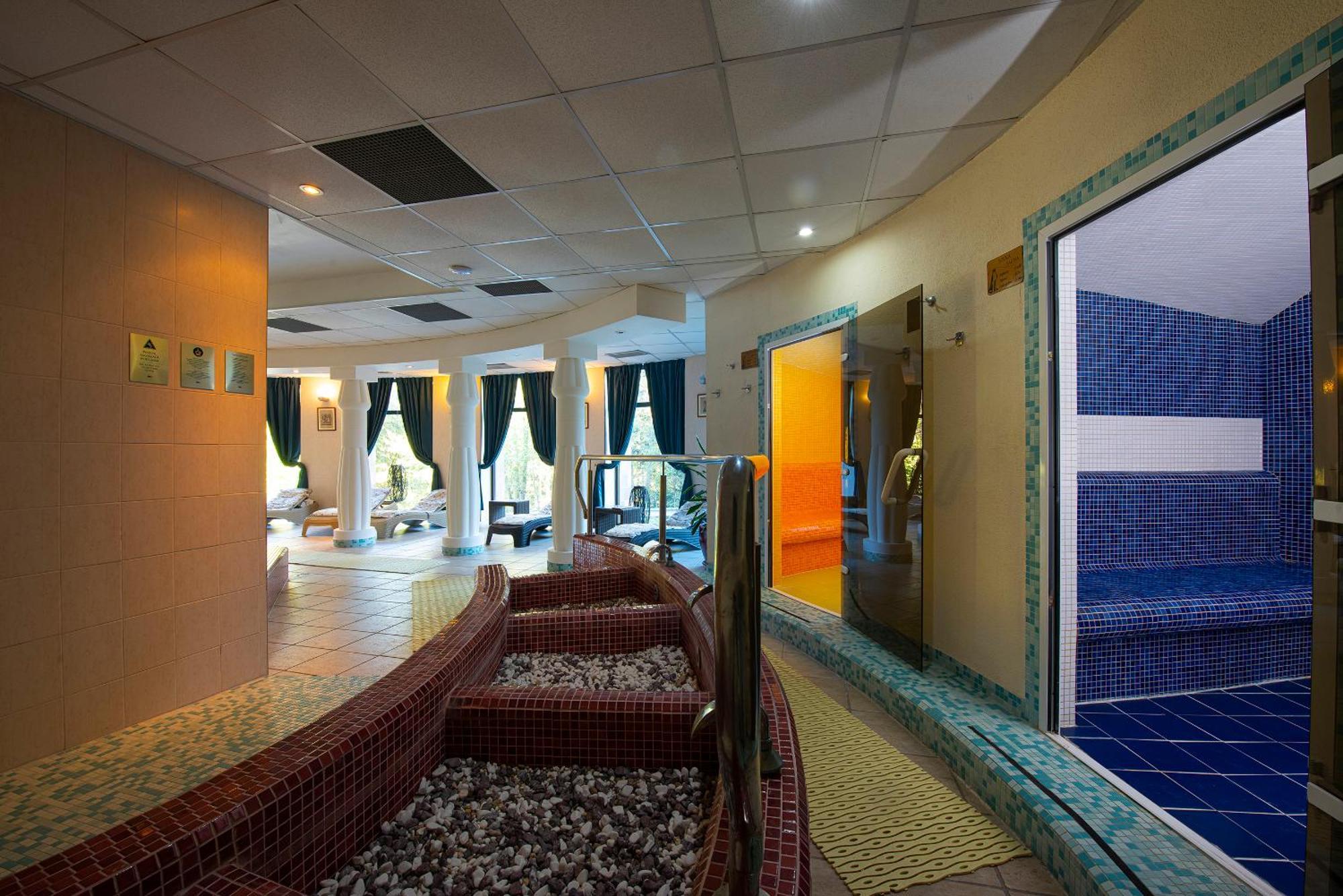 President Hotel Montfort Ждяр Экстерьер фото