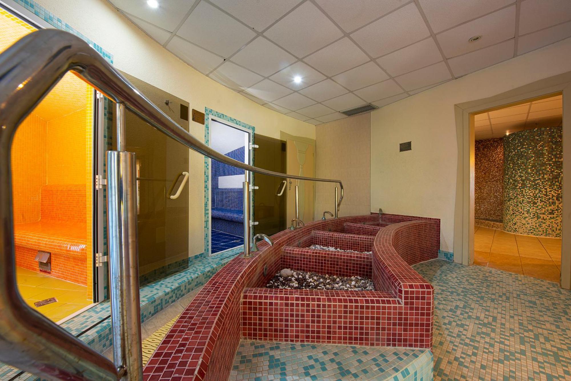 President Hotel Montfort Ждяр Экстерьер фото