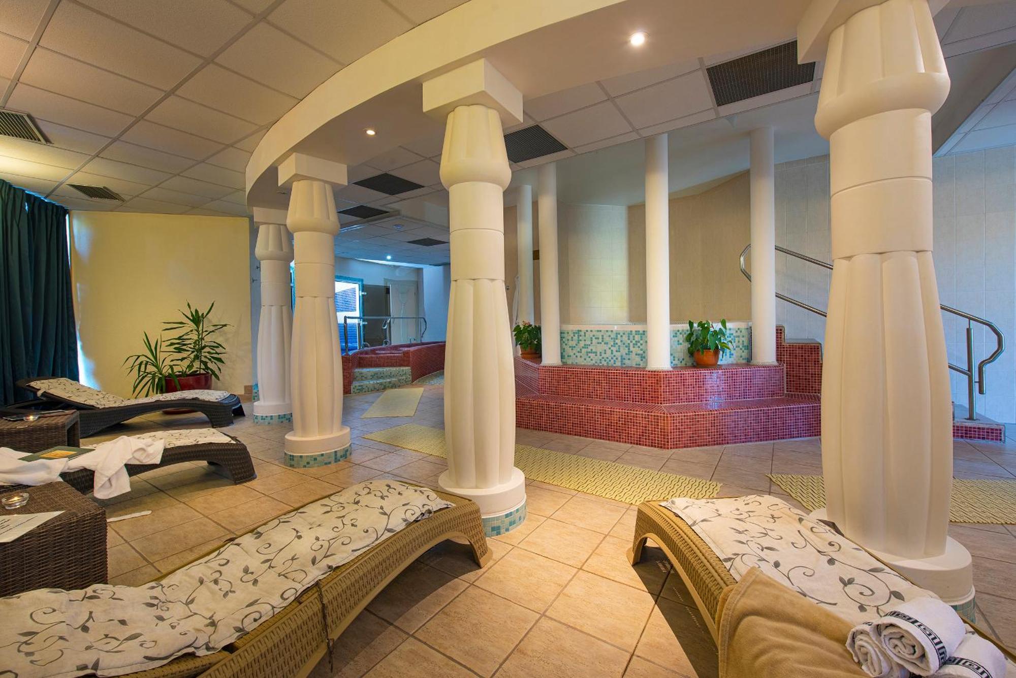 President Hotel Montfort Ждяр Экстерьер фото