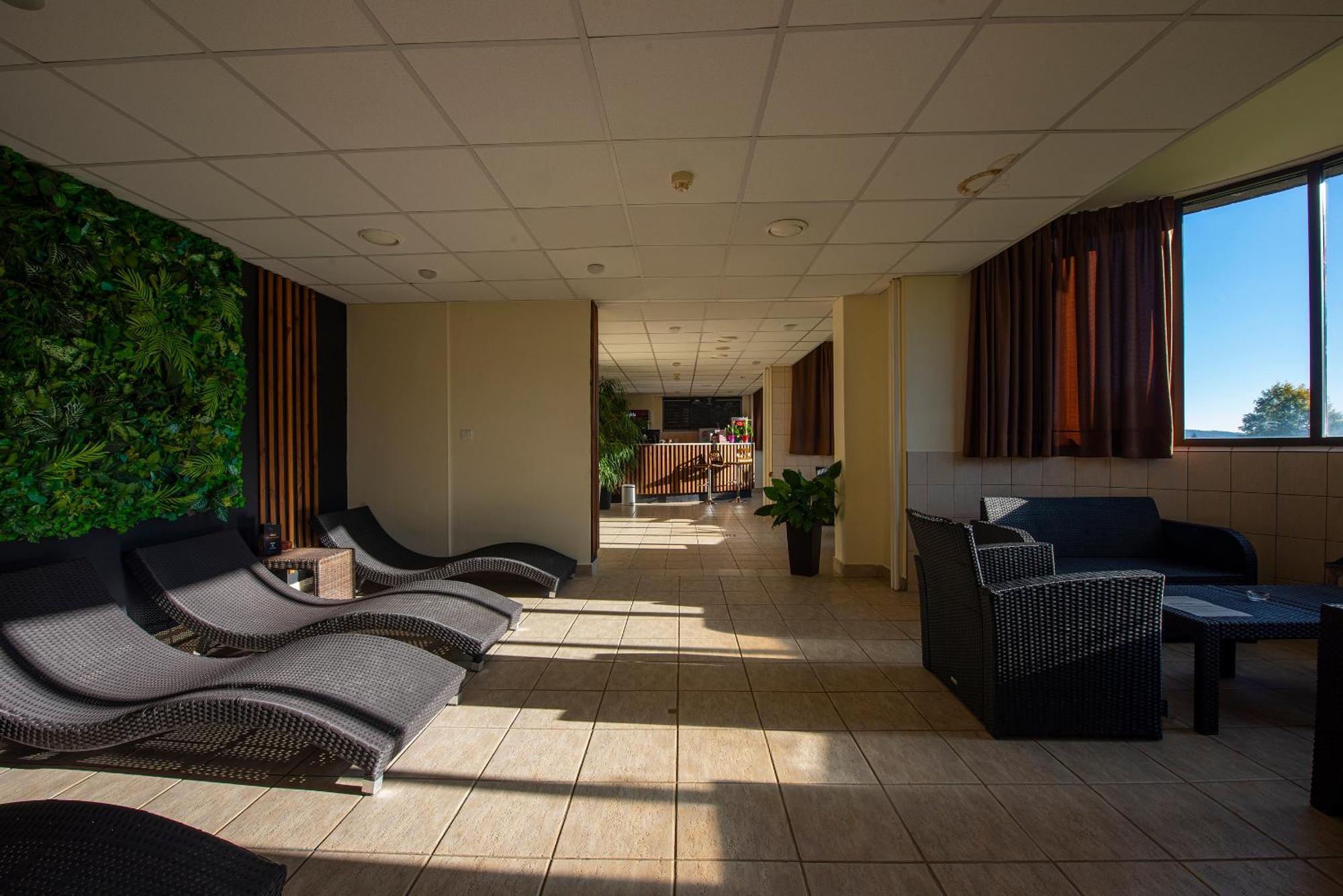President Hotel Montfort Ждяр Экстерьер фото