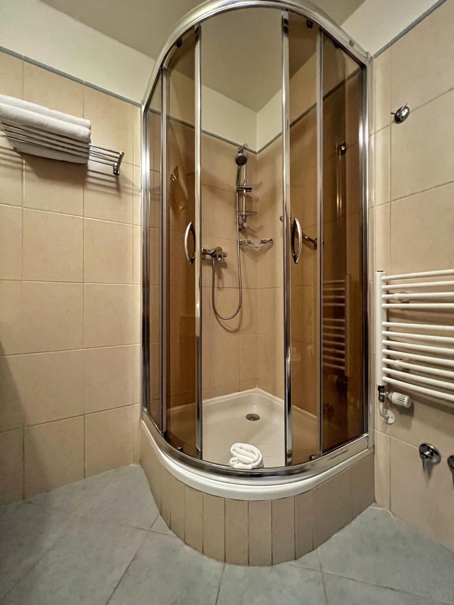 President Hotel Montfort Ждяр Экстерьер фото