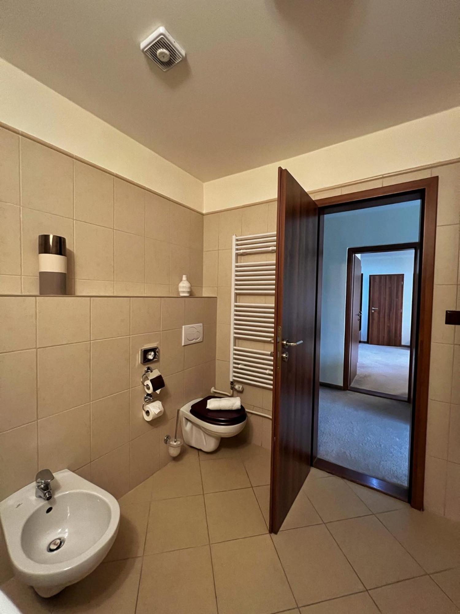President Hotel Montfort Ждяр Экстерьер фото